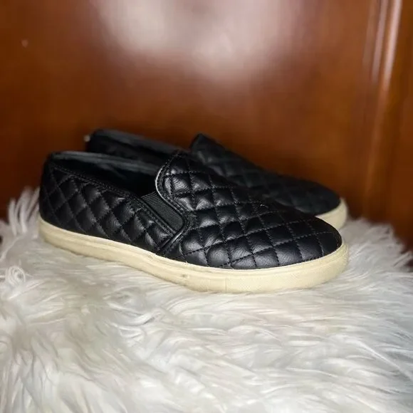 Steve Madden Leather Quilted Sneakers - Ecentrcq Slip Ons Shoes​​​ - Picture 5 of 13